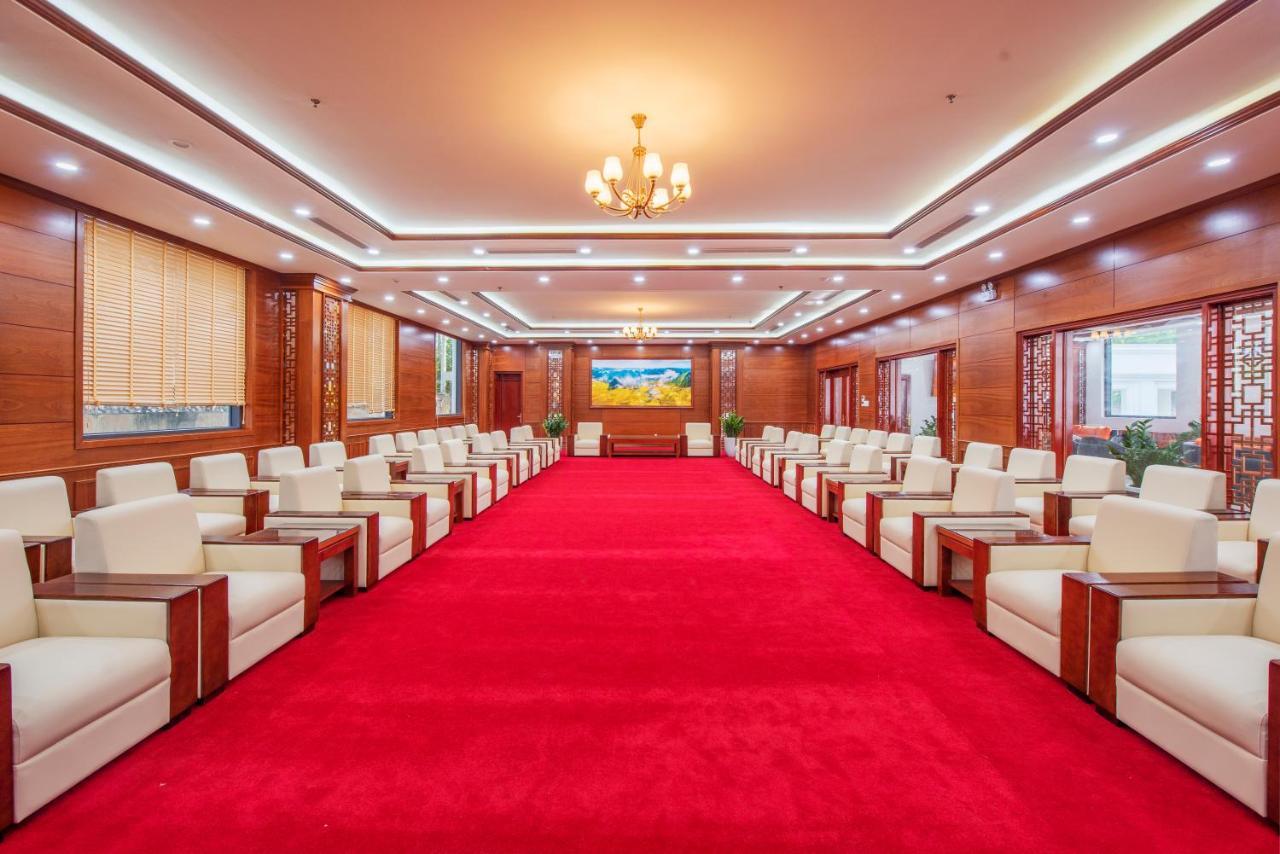 Khach San A1 Lang Son Hotell Exteriör bild